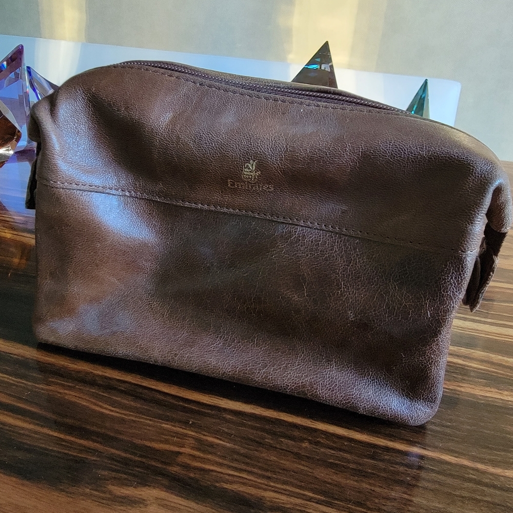 NEW Emirates First Class Leather Amenity Kit - Picture 5 of 13